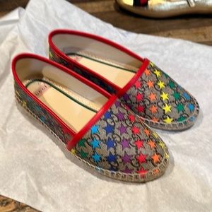 Gucci girl’s rainbow star shoes size 32 almost new